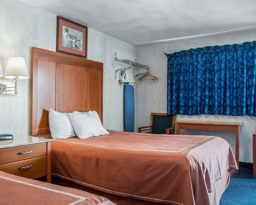 Rodeway Inn & Suites Niagara Falls image 10