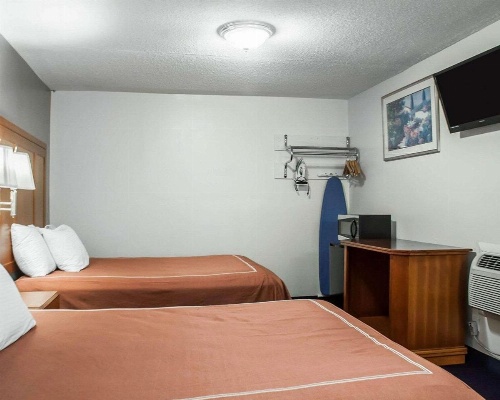 Rodeway Inn & Suites Niagara Falls image 11