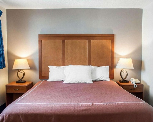 Rodeway Inn & Suites Niagara Falls image 13