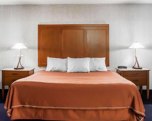 Rodeway Inn & Suites Niagara Falls image 3