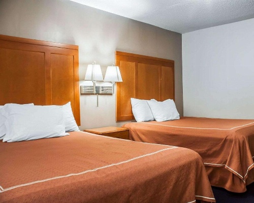 Rodeway Inn & Suites Niagara Falls image 5